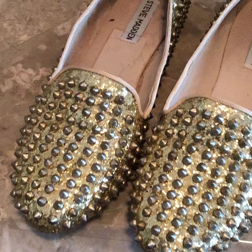 Shoe - Picture 2 of 4